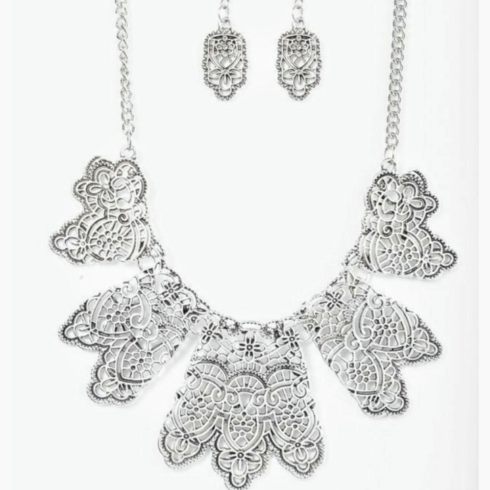 NEW LISTING! Empire and state shimmer set